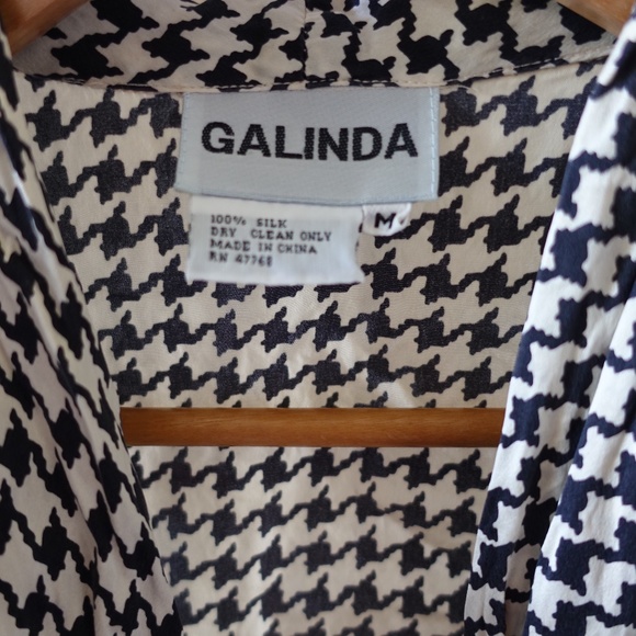 100% Silk Vintage Houndstooth Cowl Neck Blouse - Picture 2 of 3